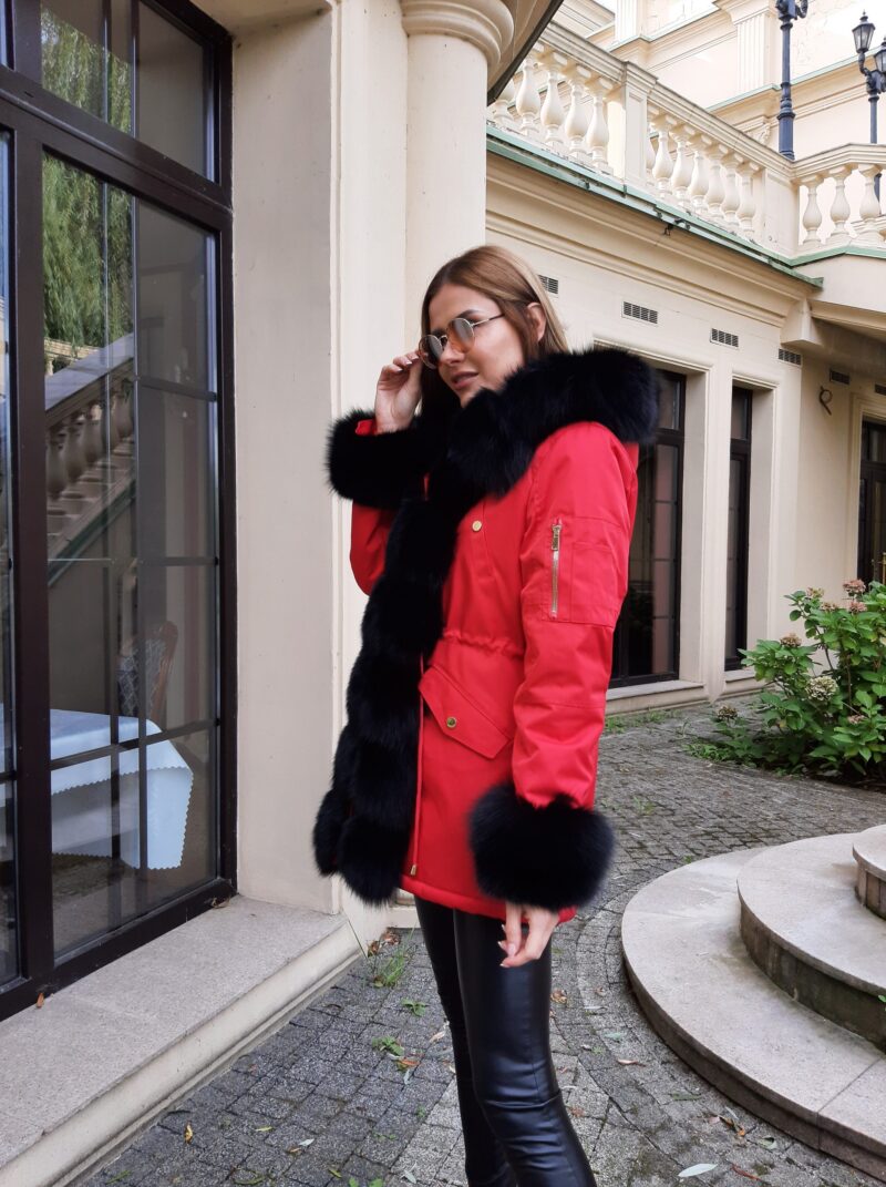 Kurtka parka z futrem z lisa - z boku, mankiety z czarnego lisa