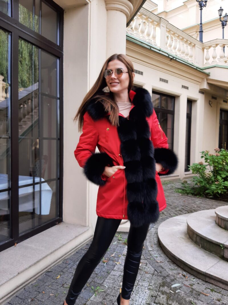 Kurtka parka z futrem z lisa - przód, czerwona parka z futrem