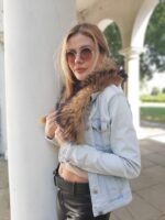Obszycie z jenota - z boku, gęste rudo-brązowe futro