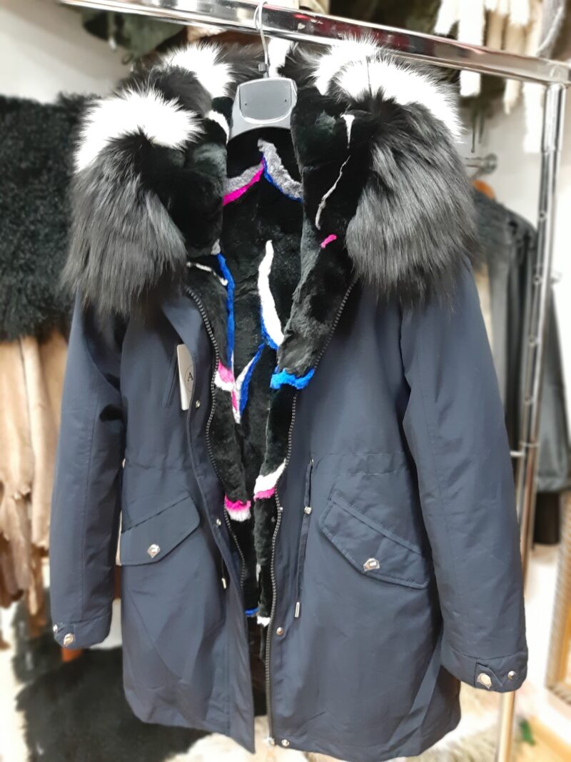 001 Kurtka parka granatowa z lisem - rozpięta, kolorowa podpinka futrzana