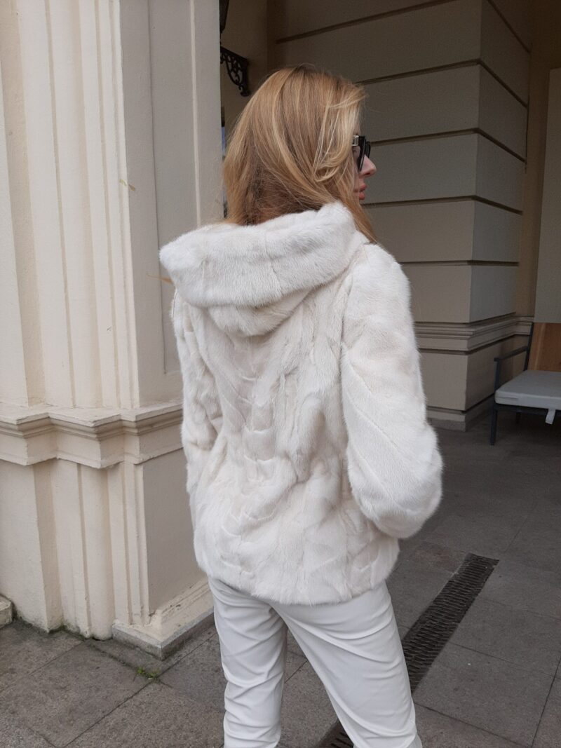 Kurtka z norek Pearl Mink - tył z kapturem z pełnej norki