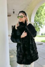 001 Elegancka kurtka z norek w kolorze czarnym ze stójką rozmiar L