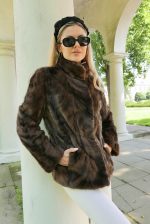 002 Elegancka Kurtka z Naturalnych Norek ze Stójką- Ciemny brąz rozmiar M