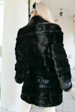003 Elegancka kurtka z norek w kolorze czarnym ze stójką rozmiar L