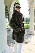 003 Luksusowe Brązowe Futro z Norek z Kołnierzem i Paskiem-Ponadczasowa Elegancja rozmiar L