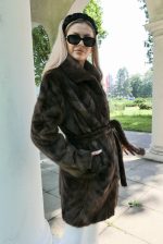 005 Luksusowe Brązowe Futro z Norek z Kołnierzem i Paskiem-Ponadczasowa Elegancja rozmiar L