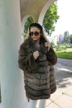 Ekskluzywne Futro z Lisów w kolorze Sobolowym ze Stylowym Kołnierzem rozmiar L