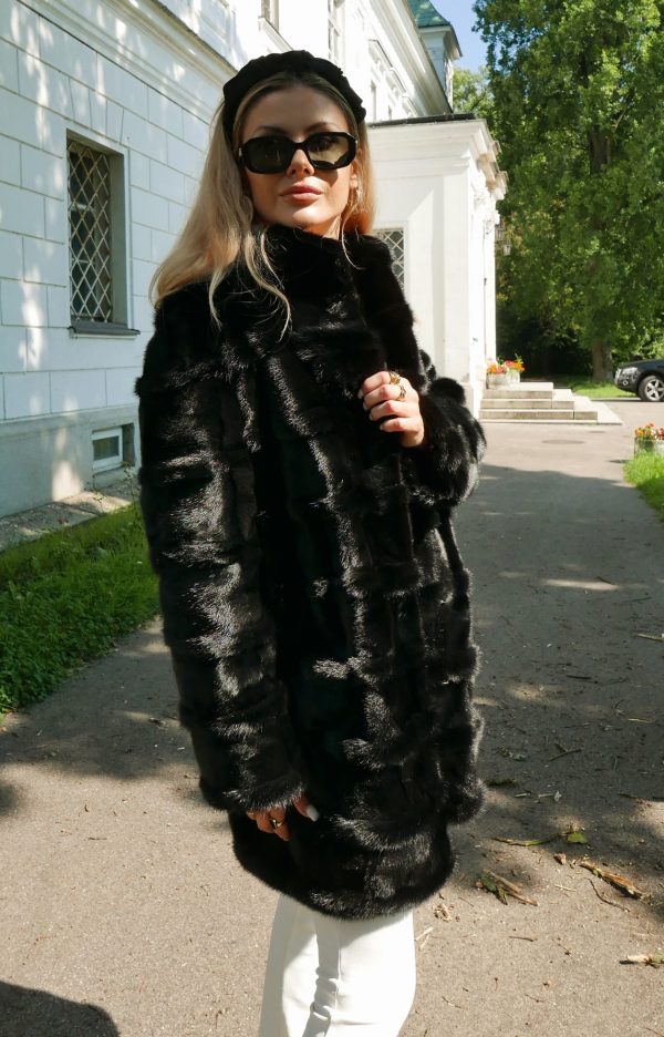 Elegancka kurtka z norek w kolorze czarnym ze stójką rozmiar L