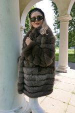 Ekskluzywne Futro z Lisów w kolorze Sobolowym ze Stylowym Kołnierzem rozmiar L