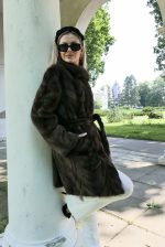 008 Luksusowe Brązowe Futro z Norek z Kołnierzem i Paskiem-Ponadczasowa Elegancja rozmiar L