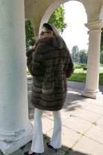 Ekskluzywne Futro z Lisów w kolorze Sobolowym ze Stylowym Kołnierzem rozmiar L