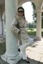 010 — kopia Ekskluzywna Kurtka z Norek w Kolorze Perłowym- Styl i Elegancja ze Stójką rozmiar S/M