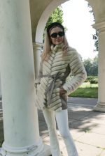 011 — kopia Ekskluzywna Kurtka z Norek w Kolorze Perłowym- Styl i Elegancja ze Stójką rozmiar S/M