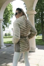012 — kopia Ekskluzywna Kurtka z Norek w Kolorze Perłowym- Styl i Elegancja ze Stójką rozmiar S/M