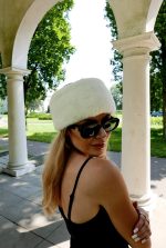 Elegancka Opaska z Naturalnego Futra Białej Norki- Synonim Luksusu i Ciepła