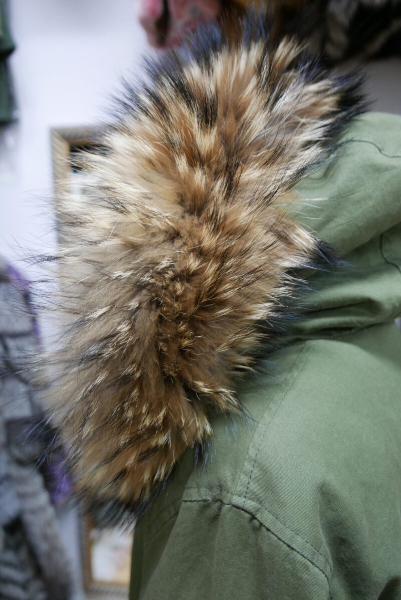 Kurtka Parka Khaki z Puszystym Obszyciem Kaptura z Jenota rozmiar L/XL